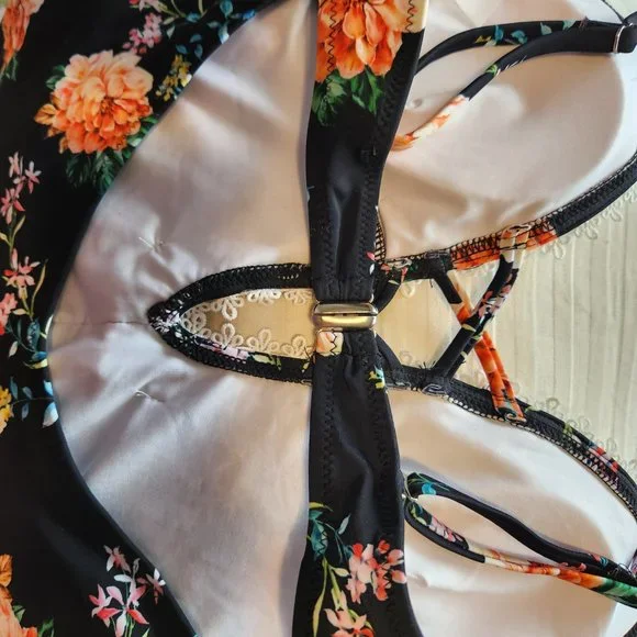 Cupshe One Piece - Picture 3 of 3